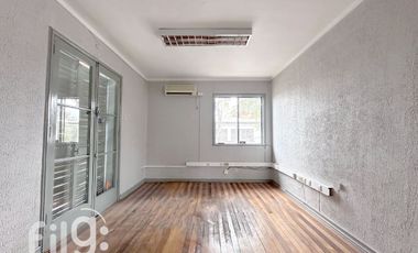 Venta Casa Comercial 2 Pisos en Avenida, 260 m² Terreno, Estacionamientos