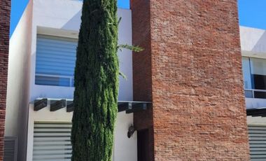 CASA EN RENTA EN CALIMAYA