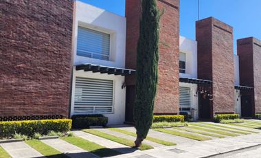 CASA EN RENTA EN CALIMAYA