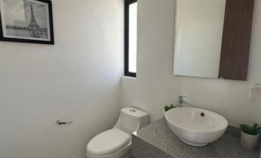 Casa en renta en Aurea a 8 min del aeropuerto, fraccionamiento con extensas y hermosas áreas verdes y servicios