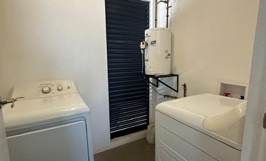 Casa en renta en Aurea a 8 min del aeropuerto, fraccionamiento con extensas y hermosas áreas verdes y servicios