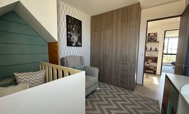 Casa en renta en Aurea a 8 min del aeropuerto, fraccionamiento con extensas y hermosas áreas verdes y servicios