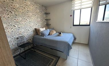 Casa en renta en Aurea a 8 min del aeropuerto, fraccionamiento con extensas y hermosas áreas verdes y servicios