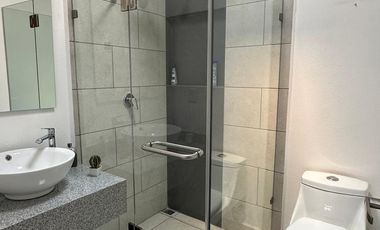 Casa en renta en Aurea a 8 min del aeropuerto, fraccionamiento con extensas y hermosas áreas verdes y servicios
