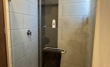 Casa en renta en Aurea a 8 min del aeropuerto, fraccionamiento con extensas y hermosas áreas verdes y servicios