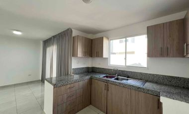 Casa Laguna, casa de 3 habitaciones con clóset en alquiler