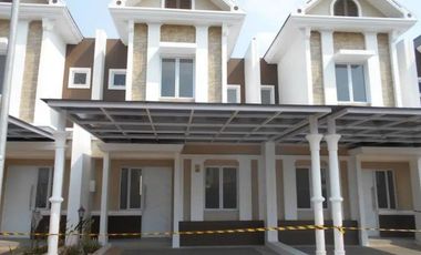 Disewakan Rumah Baru 2 lantai Perumahan JGC Cluster South Thames J12/ 62 Lokasi Asri Seberang Taman Parkiran Luas