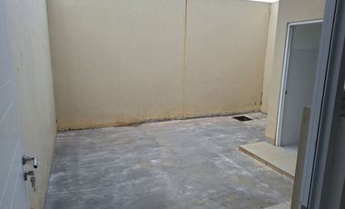 Disewakan Rumah Baru 2 lantai Perumahan JGC Cluster South Thames J12/ 62 Lokasi Asri Seberang Taman Parkiran Luas