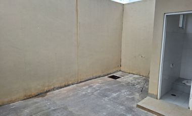 Disewakan Rumah Baru 2 lantai Perumahan JGC Cluster South Thames J12/ 62 Lokasi Asri Seberang Taman Parkiran Luas