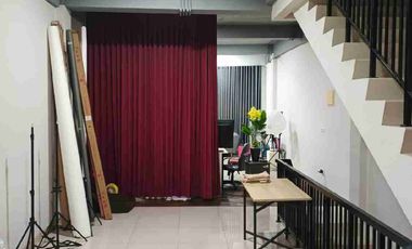 Disewakan Ruko Strategis Bangunan 3 Lantai di Galaxy Bekasi Selatan