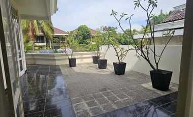 Rumah Mewah 2 1/2 Lantai Desain European Classic di  Kemang Jaksel