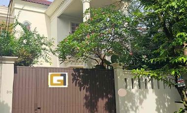 Rumah Mewah 2 1/2 Lantai Desain European Classic di  Kemang Jaksel
