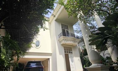 Rumah Mewah 2 1/2 Lantai Desain European Classic di  Kemang Jaksel
