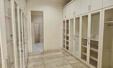 Rumah Mewah 2 1/2 Lantai Desain European Classic di  Kemang Jaksel