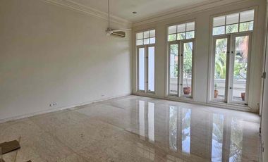 Rumah Mewah 2 1/2 Lantai Desain European Classic di  Kemang Jaksel