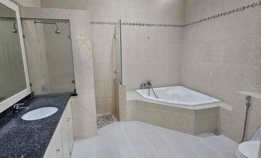 Rumah Mewah 2 1/2 Lantai Desain European Classic di  Kemang Jaksel