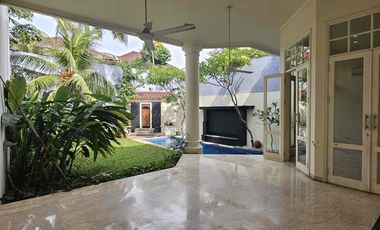 Rumah Mewah 2 1/2 Lantai Desain European Classic di  Kemang Jaksel