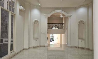 Rumah Mewah 2 1/2 Lantai Desain European Classic di  Kemang Jaksel