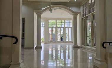Rumah Mewah 2 1/2 Lantai Desain European Classic di  Kemang Jaksel