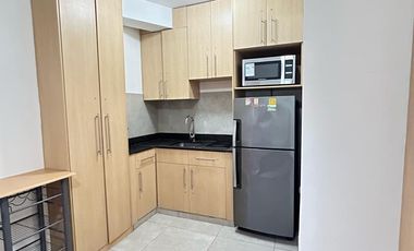 Suite Amoblada en Alquiler en Los Ceibos, 1 Habitación, 1 Baño, Garaje, Norte de Guayaquil.