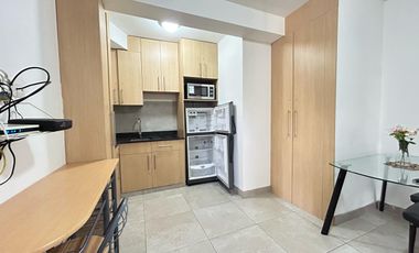 Suite Amoblada en Alquiler en Los Ceibos, 1 Habitación, 1 Baño, Garaje, Norte de Guayaquil.