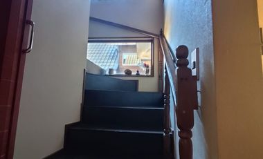 SE VENDE HERMOSA CASA DE TRES PISOS EN LOMAS SAN SEBASTIAN