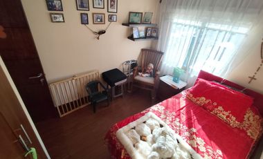 SE VENDE HERMOSA CASA DE TRES PISOS EN LOMAS SAN SEBASTIAN