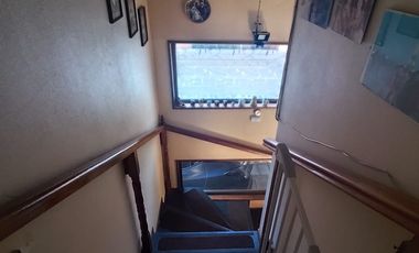 SE VENDE HERMOSA CASA DE TRES PISOS EN LOMAS SAN SEBASTIAN