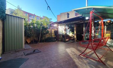 SE VENDE HERMOSA CASA DE TRES PISOS EN LOMAS SAN SEBASTIAN