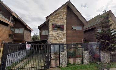 SE VENDE HERMOSA CASA DE TRES PISOS EN LOMAS SAN SEBASTIAN