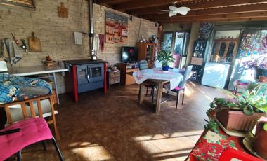 SE VENDE HERMOSA CASA DE TRES PISOS EN LOMAS SAN SEBASTIAN