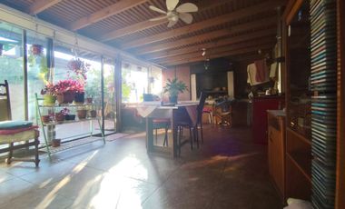 SE VENDE HERMOSA CASA DE TRES PISOS EN LOMAS SAN SEBASTIAN