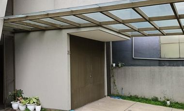 Rumah Nyaman Design by TAN TIK LAM di Batununggal
