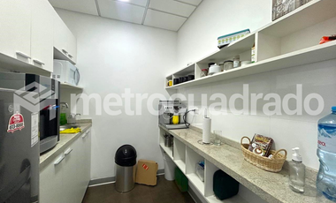 Oficina con Flujo 200 m² - Implementada - Miraflores