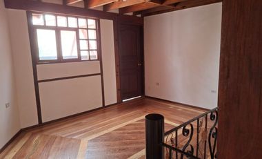 Venta de Casa de 4 dormitorios, Sector Mitad del Mundo, Quito, Ecuador