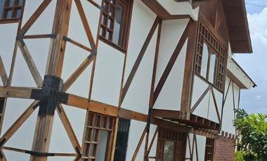 Venta de Casa de 4 dormitorios, Sector Mitad del Mundo, Quito, Ecuador