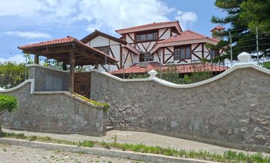 Venta de Casa de 4 dormitorios, Sector Mitad del Mundo, Quito, Ecuador