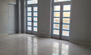 VENDO OFICINA FRENTE PLAZA SAN MARTIN PISO 6, AREA 374 M2