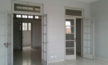 VENDO OFICINA FRENTE PLAZA SAN MARTIN PISO 6, AREA 374 M2