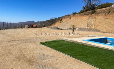 Leon Propiedades vende parcela con casa y piscina ubicada condominio, en Curacaví.