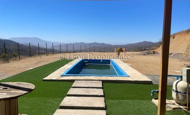 Leon Propiedades vende parcela con casa y piscina ubicada condominio, en Curacaví.