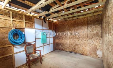 Leon Propiedades vende parcela con casa y piscina ubicada condominio, en Curacaví.
