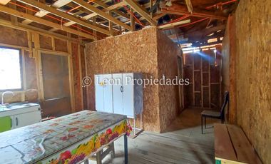 Leon Propiedades vende parcela con casa y piscina ubicada condominio, en Curacaví.