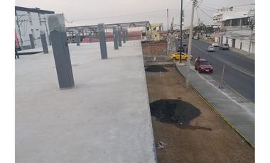 Venta de Plaza Comercial en Manta