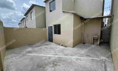 En alquiler casa de 2 dormitorios en Urb.Bella Vita 2 en vía la costa.