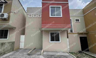En alquiler casa de 2 dormitorios en Urb.Bella Vita 2 en vía la costa.