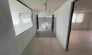 EDIFICIO CORPORATIVO EN RENTA 
Centro financiero de Quito 
Oficinas con espacios Amplios y luminosos.