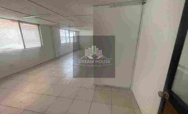 EDIFICIO CORPORATIVO EN RENTA 
Centro financiero de Quito 
Oficinas con espacios Amplios y luminosos.