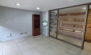 Céntrica oficina en venta calle San Carlos