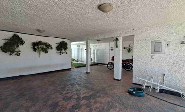 SE VENDE hermosa y amplia casa en avenida 1
